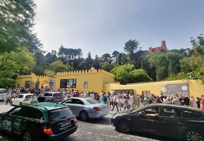 Pena Palace ticket office and queues